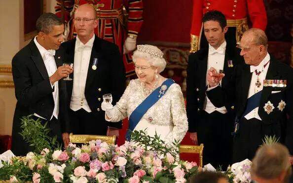 奥巴马与英女王